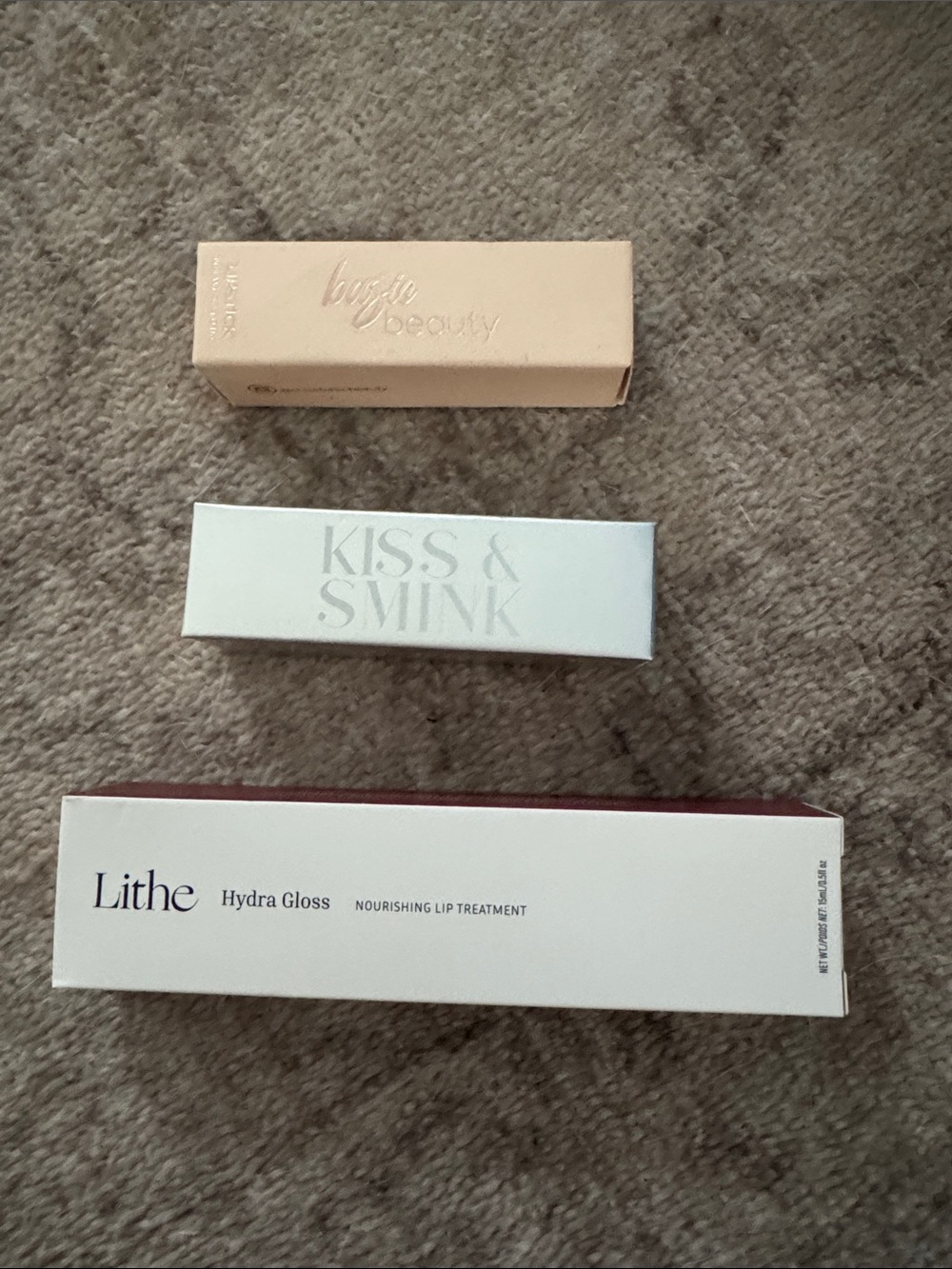 Lip bundle: lip treatment, lip oil and lip stick